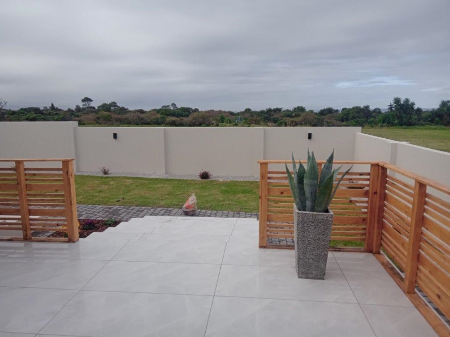 4 Bedroom Property for Sale in Wavecrest Eastern Cape